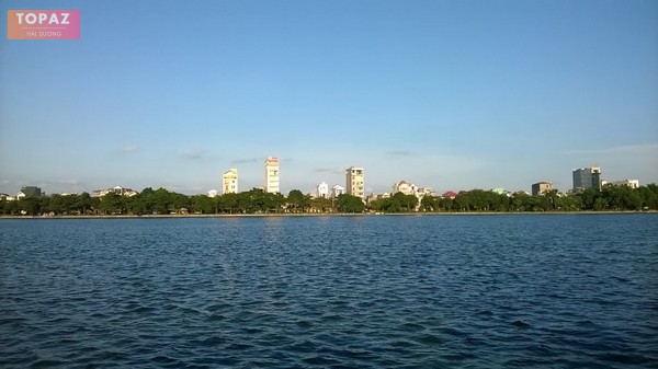 Hồ tọa lạc ngay ở trung tâm của thành phố Hải Dương