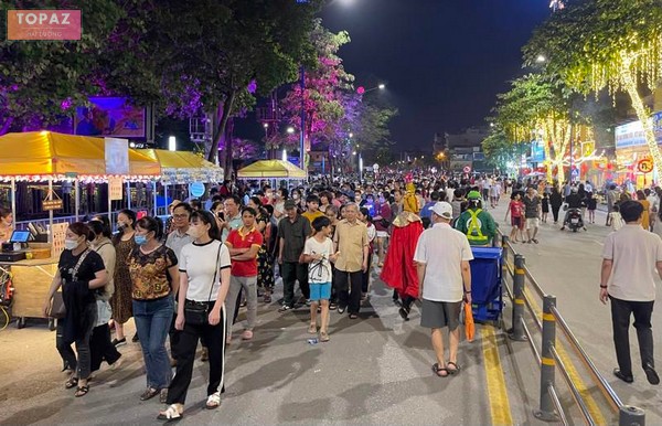 Tuyến phố đi bộ của Hải Dương thu hút đông người dân, du khách
