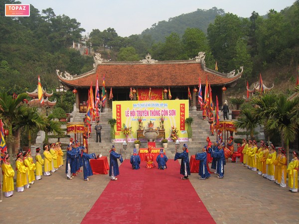 Các nghi lễ cầu khấn ở đền Côn Sơn