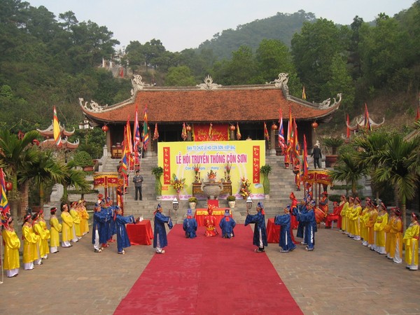 Hội lễ đền thờ Chu Văn An 