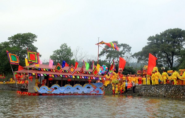 Chung vui cùng lễ hội tại Kiếp Bạc Côn Sơn 