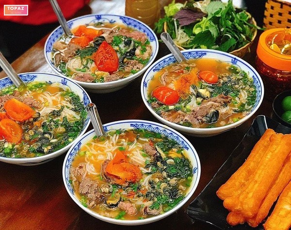 Muốn thưởng thức bún ốc Hải Dương ngon ở Nguyễn Lương Bằng, bạn có thể tìm tới quán Lẩu Ốc