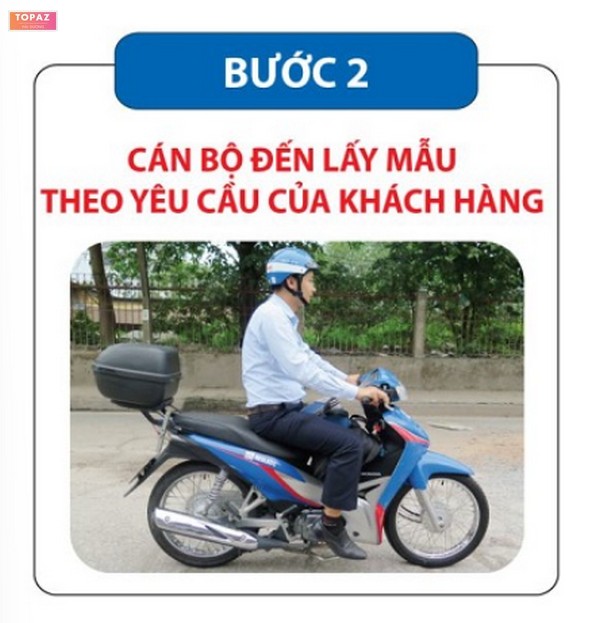 Cán bộ đến lấy mẫu theo yêu cầu của khách hàng