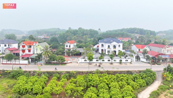 Phường An Lạc nằm ở phía Đông Nam thành phố Chí Linh, cách trung tâm thành phố Chí Linh khoảng 10km về phía đông nam. Thuộc vùng đồng bằng Bắc Bộ