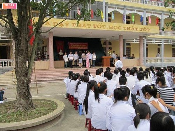 Trường THPT Cẩm Giàng sở hữu cơ sở vật chất khang trang, hiện đại, đáp ứng đầy đủ nhu cầu dạy và học của học sinh