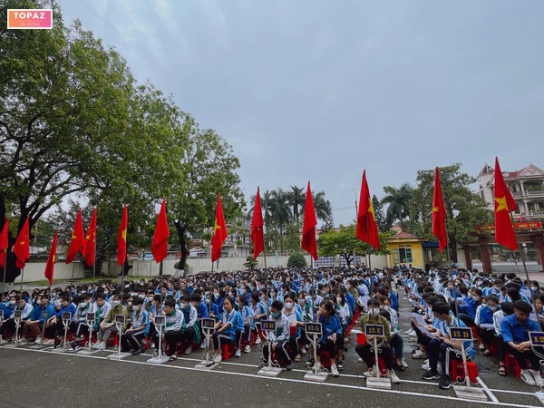 Trường chính thức nhận được bằng công nhận đạt chuẩn quốc gia và bằng khen của Bộ Giáo dục và Đào tạo