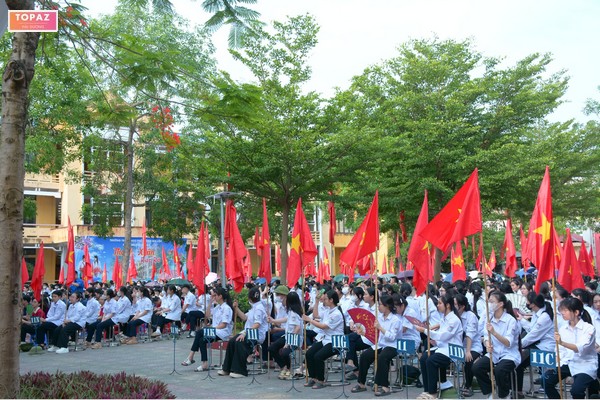 Trường THPT Gia Lộc có địa chỉ tại 183 Nguyễn Chế Nghĩa làng Giỗ, Gia Lộc Hải Dương